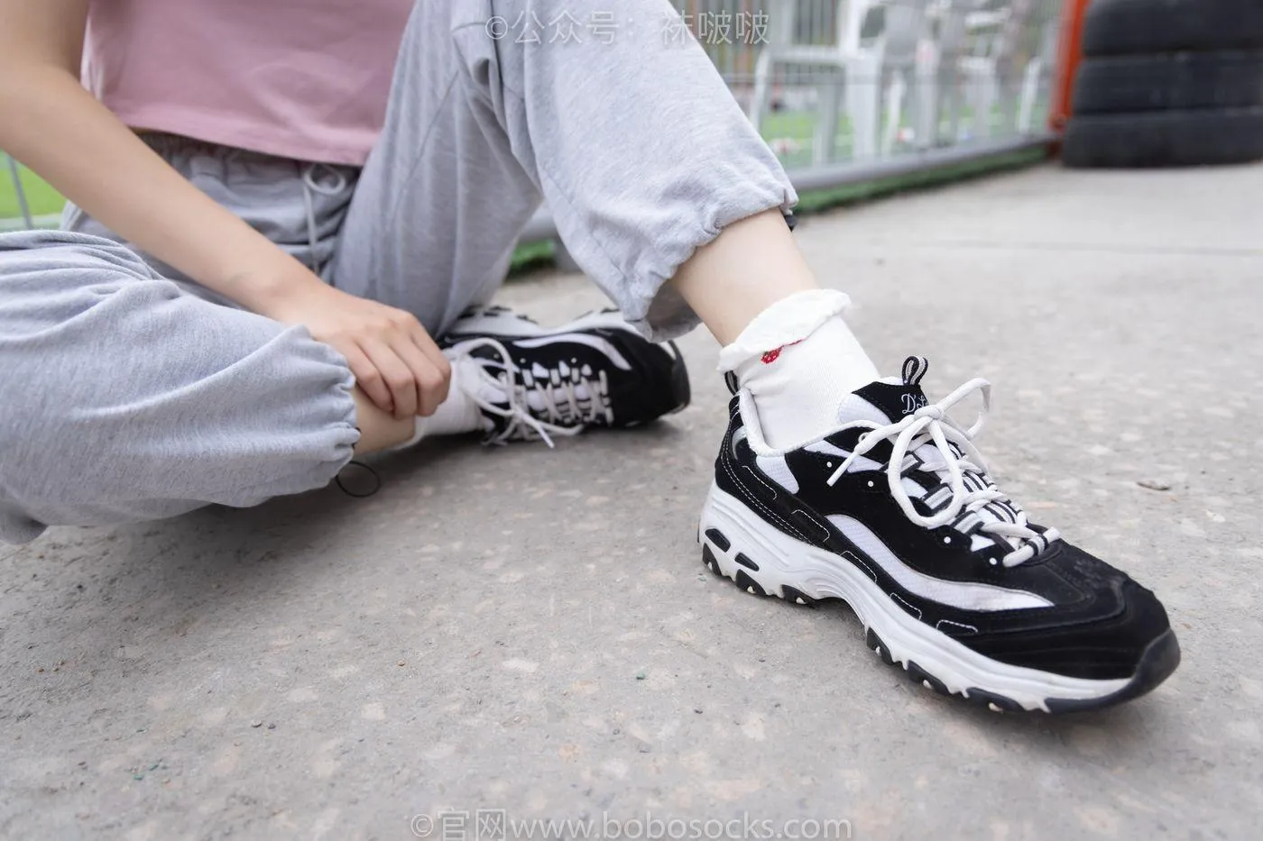 [BoBoSocks袜啵啵]NO.016 熊熊-斯凯奇运动鞋、棉袜（踩脏）、裸足 [147P]插图1